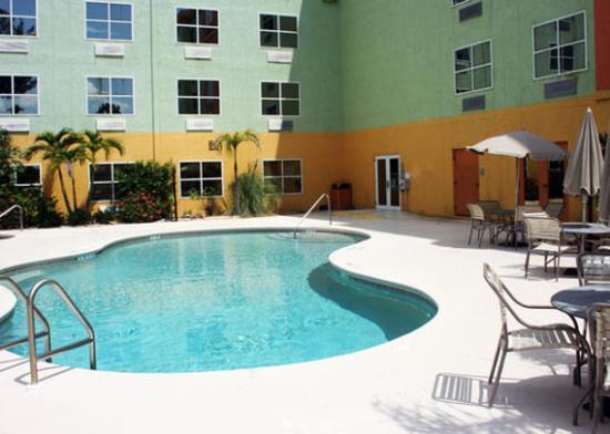 Allure Suites Of Fort Myers Facilidades foto